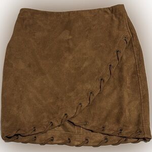 NWT🤩EXPRESS⭐️suede mini skirt⭐️XS